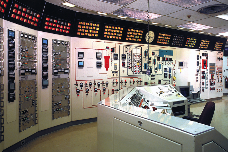 Illustration for article titled Isotope Reactor Basically Looks Like a Sci-Fi Weapon in These Photos